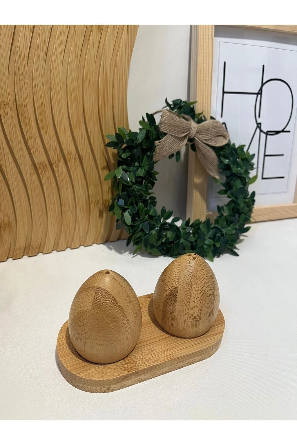 Ensemble Salière et Poivrière en Bambou avec Support en Bois – 2 Pièces